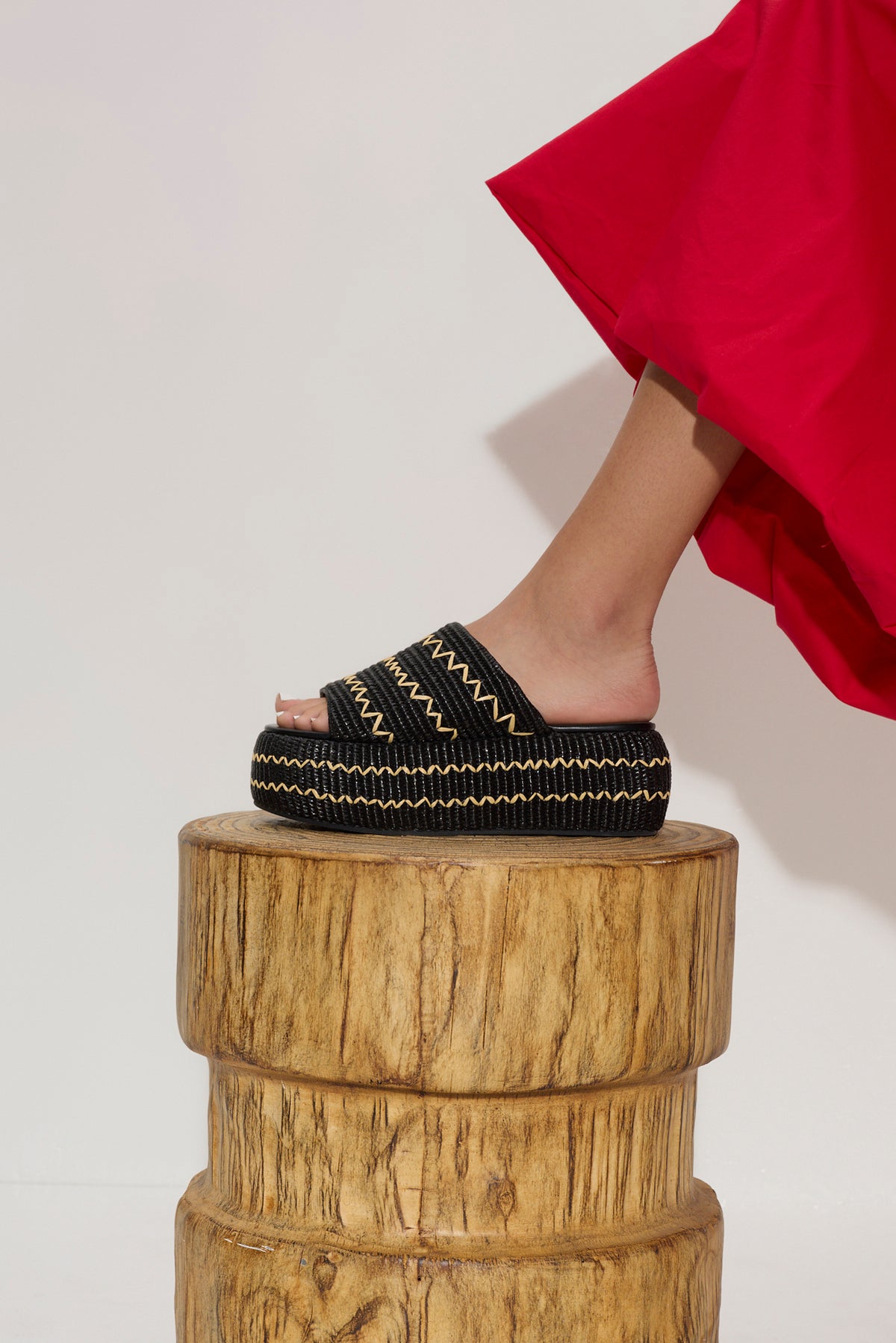 Zig Zag Raffia Cloudy Platform in Black/Natural