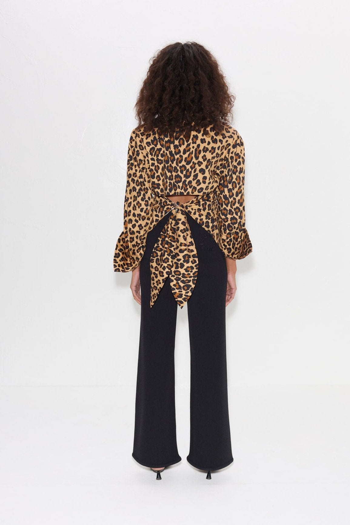 LOCH-POPLIN-BUTTON-UP-LEOPARD