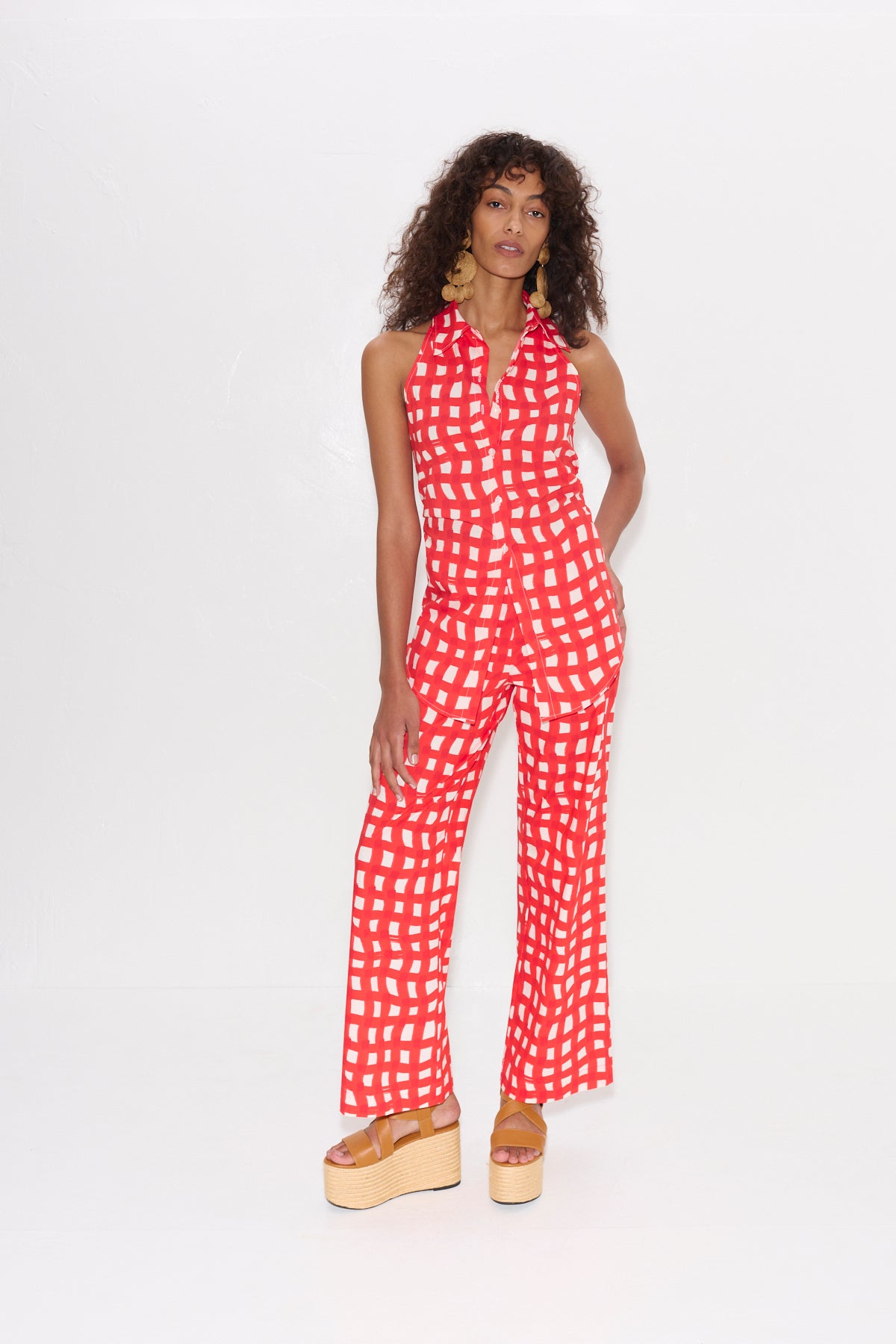 W3279-LOCHPOPLINSLEEVELESSBUTTONU-CHERRYREDWAVYGINGHAM